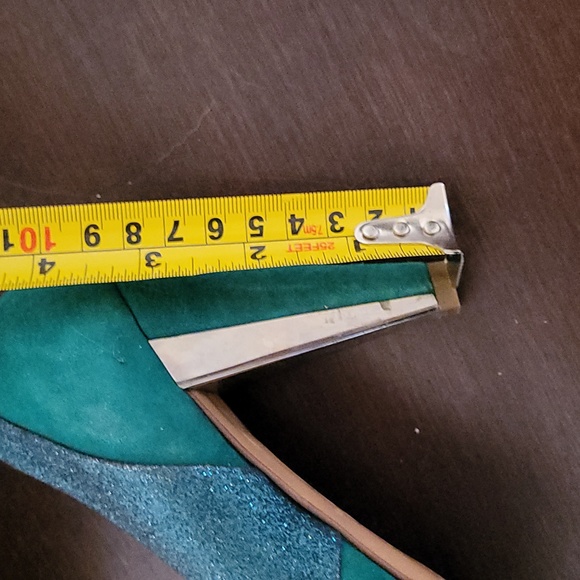 Green suede shoes sz US7 but I have 6.5 and it's just right for me. - Picture 5 of 6